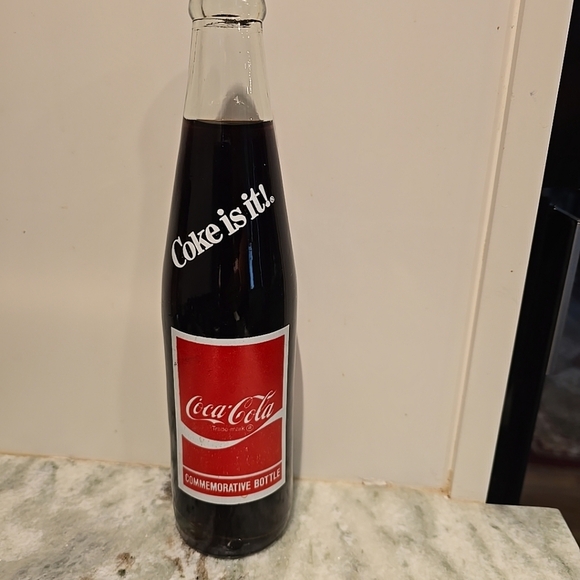 Vintage 1984 Coca-Cola Kentucky Derby Commemorative Bottle - Picture 2 of 3